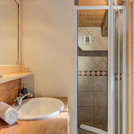 Apartment Longview, Alpes Agency, Central Chamonix, Sleeps 8 *